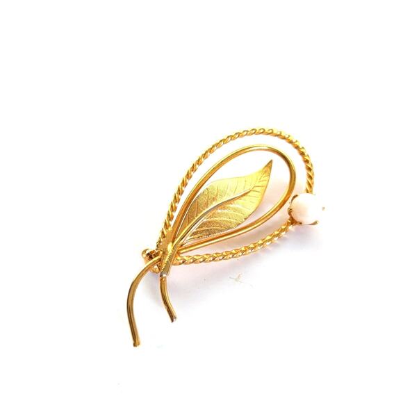 Vintage Gold Tone Faux Pearl Rope Trim Wire Leaf Floral Classic Brooch - Picture 1 of 3